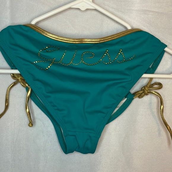 Guess Bikini - Picture 3 of 4